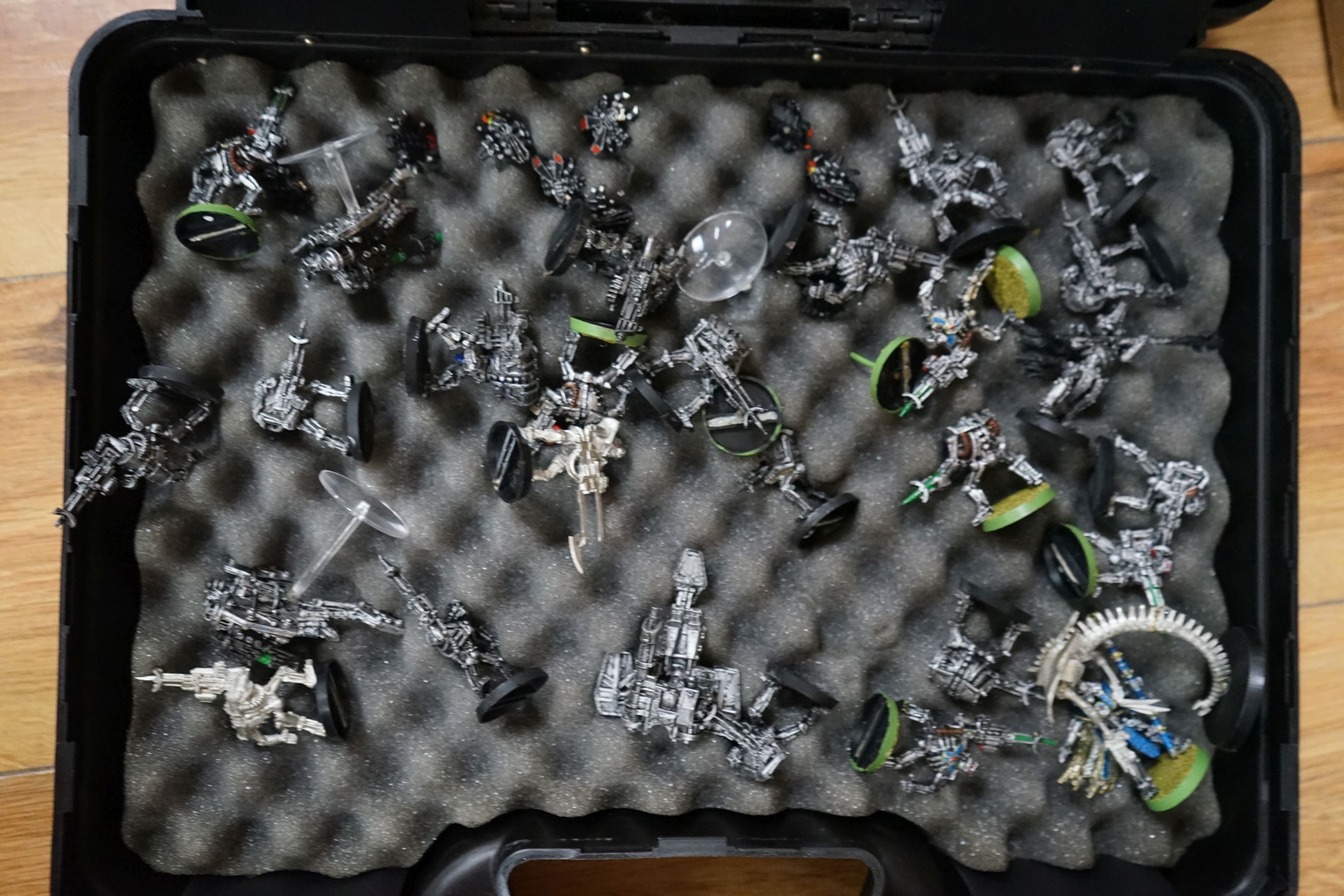 A large quantity of Games Workshop Citadel miniatures, cast metal figures